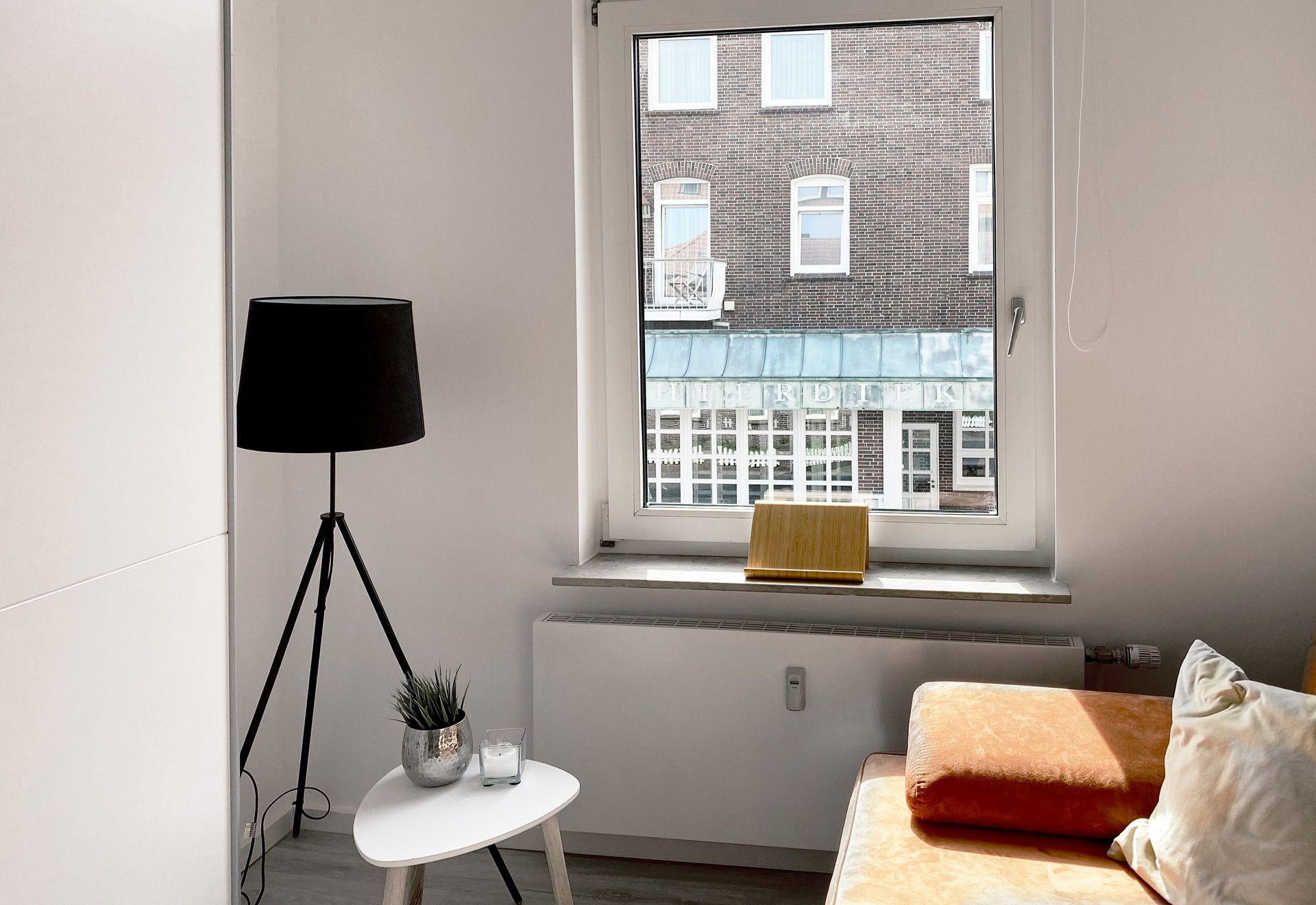 Lovingly Furnished Temporary Flat With Workspace, Centrally Located In The Centre Of Juist, Close To - 25