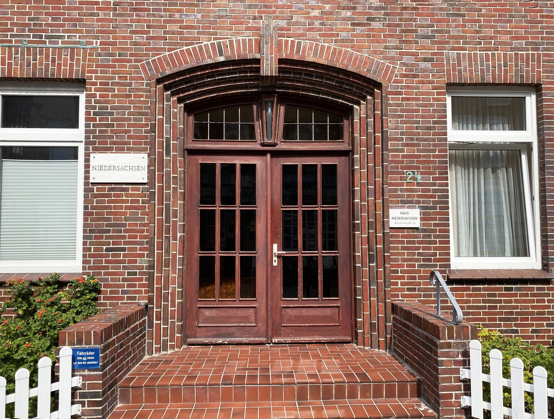 Lovingly Furnished Temporary Flat With Workspace, Centrally Located In The Centre Of Juist, Close To - 2