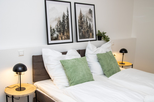 Newly Built Business & Contractor Apartment – Including Private Parking – Only 5 Minutes from the A5 Motorway
