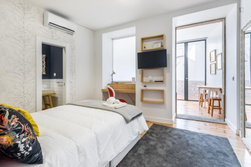 Beautiful and sunny studio in the downtown of Coimbra