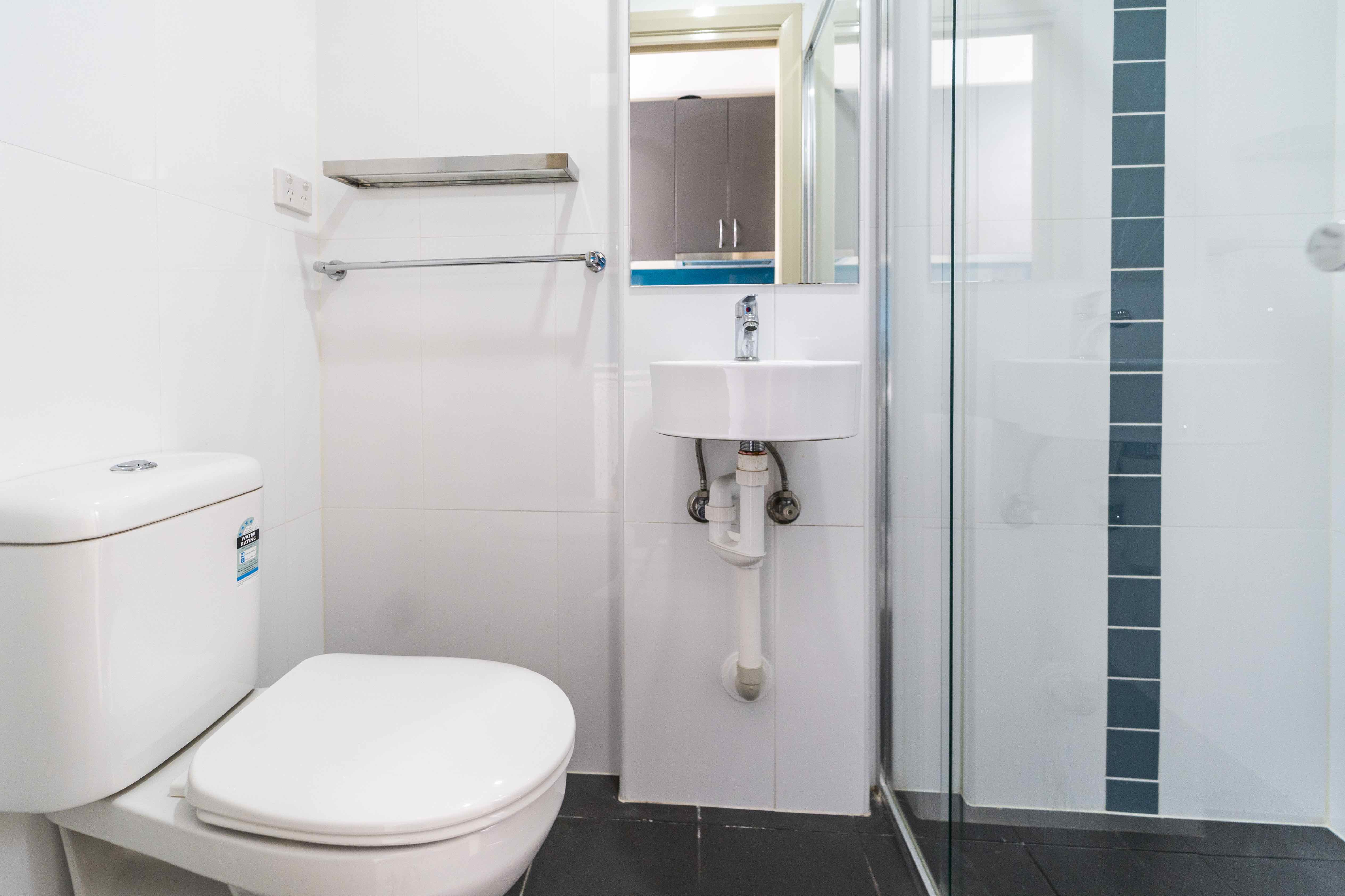 Single Bedroom In A Five Bedroom Shared Apartment - Dayman Apartments - Gallery - 2