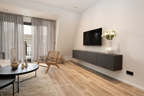 Apartment 8 - Modern Fully Equipped Penthouse Apartment