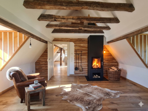 Premium Temporary Living: Fully Renovated Attic Apartment in Kraichtal