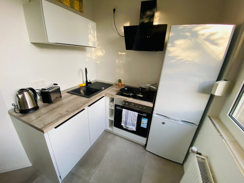 Charming Apartment | 5 Beds | Near VW | Parking