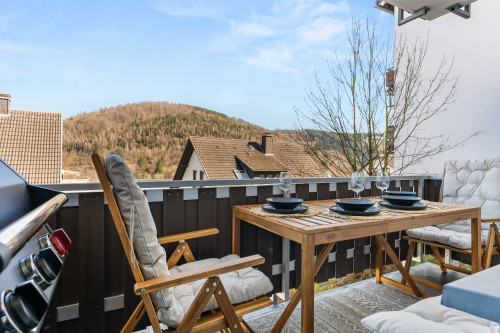 Junes - *New* with balcony, BBQ, PS5, bike cellar