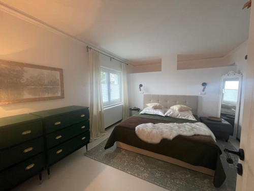 Lovely & Spacious apartment lake view in Pouch