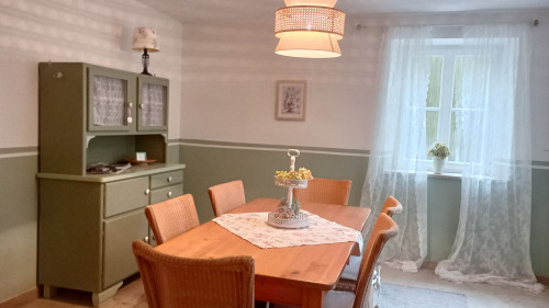 Quiet and bright cottage flat