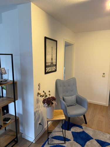 Moderne, vollausgestattete 2-Zimmer-Wohnung in verkehrsgünstiger Lage