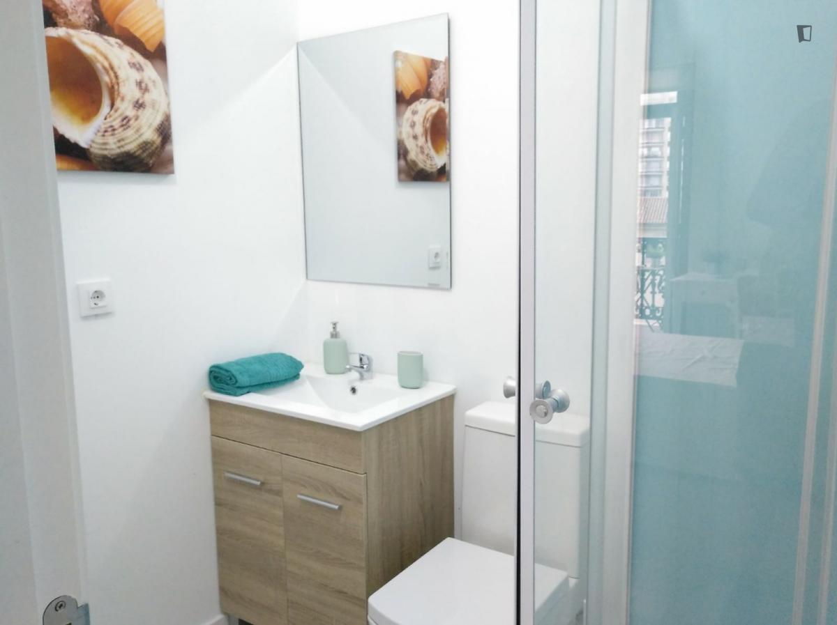 Nice Bedroom In A Big House For Students In The Best Location Of City Center - 4