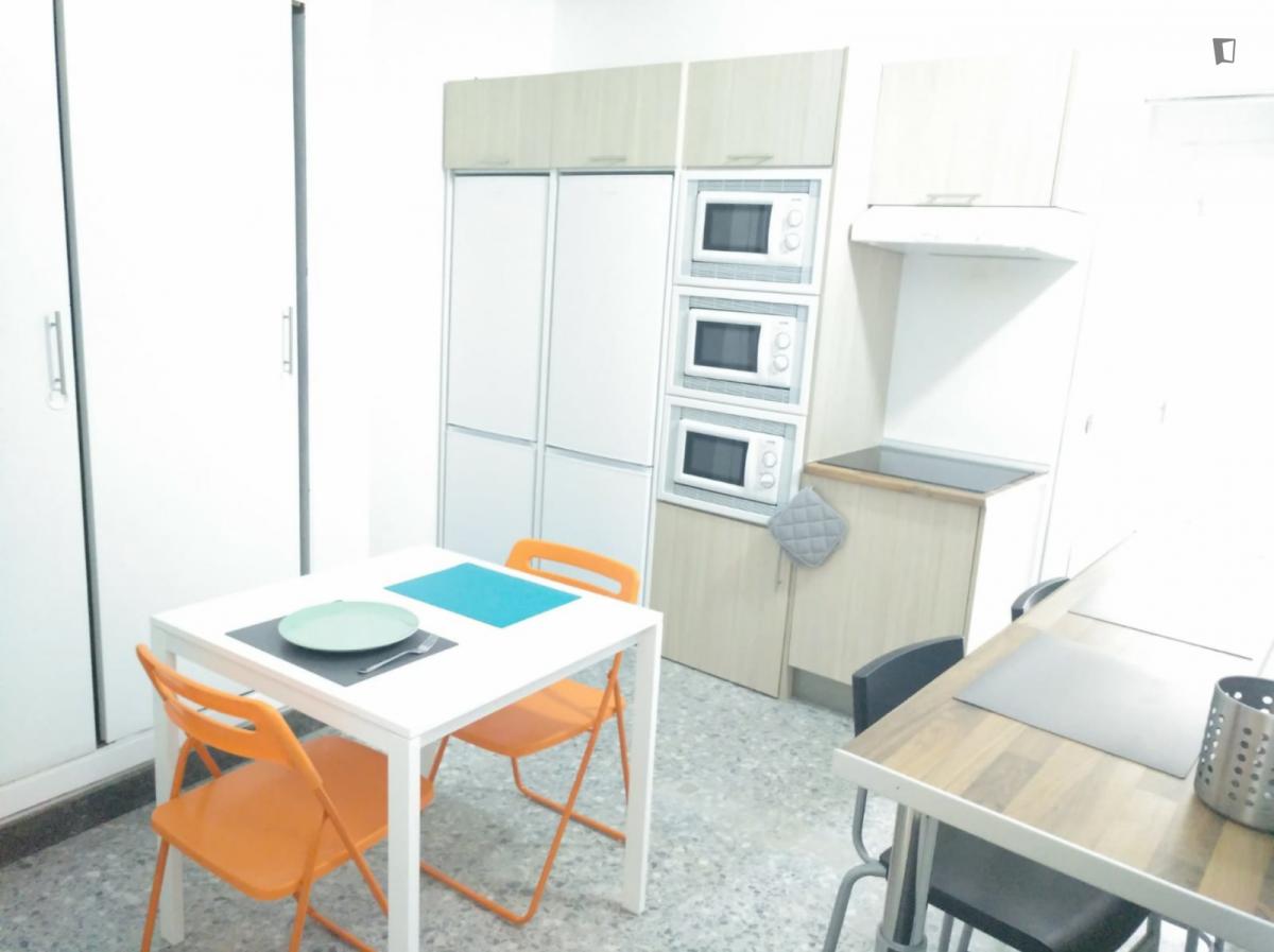 Nice Bedroom In A Big House For Students In The Best Location Of City Center - 8