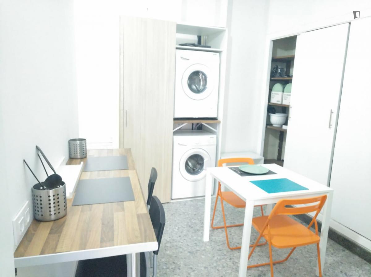 Nice Bedroom In A Big House For Students In The Best Location Of City Center - 7