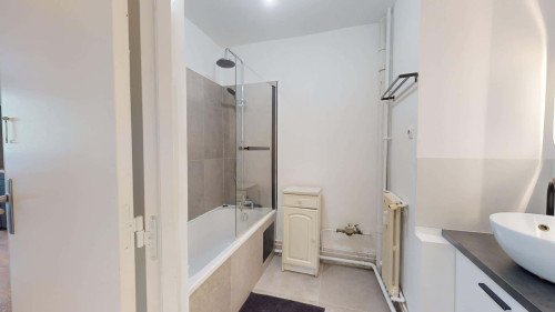 Room in Avenue Debourg, Lyon for 80 m² with 3 bedrooms - Gallery - 5