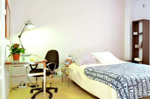 Room in Carrer Ab el Hamet, Alacant with 4 bedrooms - Gallery - 2