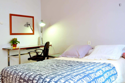 Room in Carrer Ab el Hamet, Alacant with 4 bedrooms - Gallery - 5