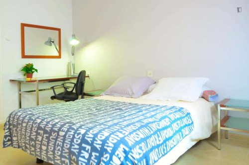 Room in Carrer Ab el Hamet, Alacant with 4 bedrooms - Gallery - 6