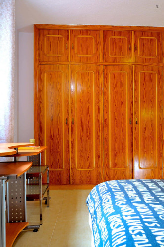Room in Carrer Ab el Hamet, Alacant with 4 bedrooms - Gallery - 8