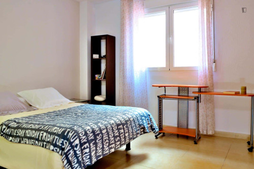 Room in Carrer Ab el Hamet, Alacant with 4 bedrooms - Gallery - 3