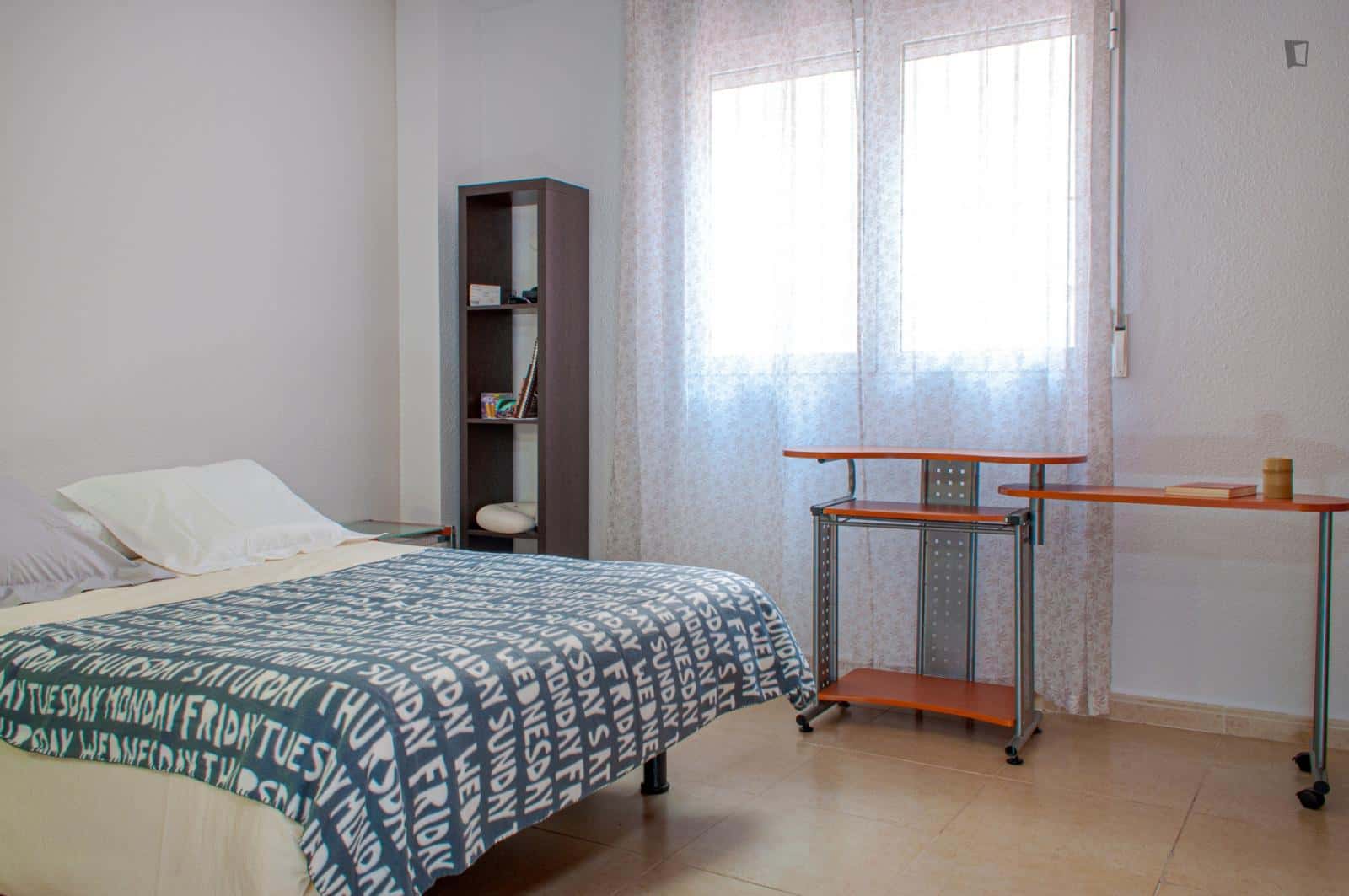 Room In Carrer Ab El Hamet, Alacant With 4 Bedrooms - 1