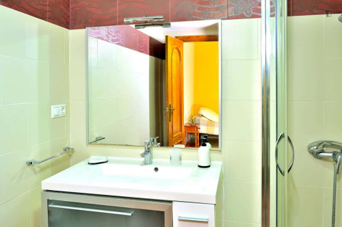 Room in Carrer Ab el Hamet, Alacant with 4 bedrooms - Gallery - 6