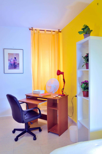 Room in Carrer Ab el Hamet, Alacant with 4 bedrooms - Gallery - 3