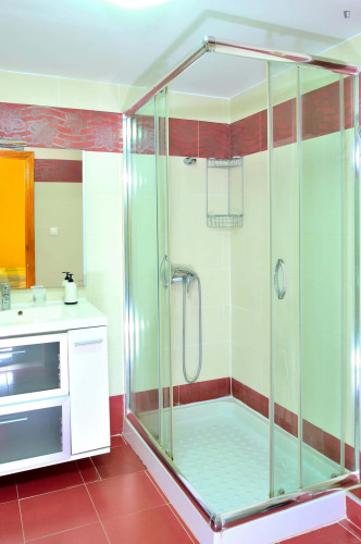 Room in Carrer Ab el Hamet, Alacant with 4 bedrooms - Gallery - 5