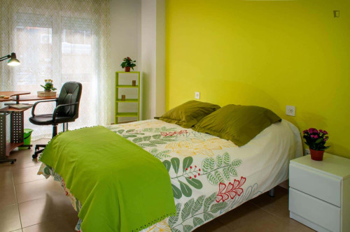 Room in Carrer Ab el Hamet, Alacant with 4 bedrooms - Gallery - 2