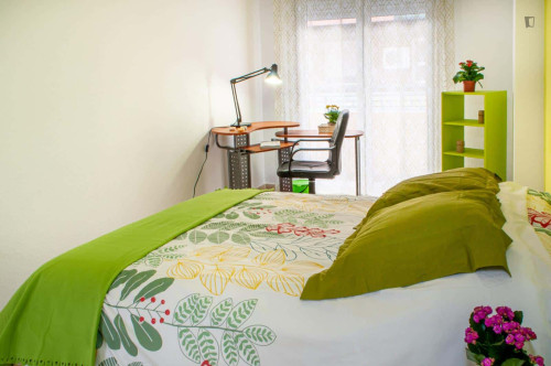 Room in Carrer Ab el Hamet, Alacant with 4 bedrooms - Gallery - 3