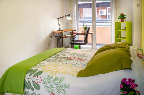 Room in Carrer Ab el Hamet, Alacant with 4 bedrooms - Gallery - 4