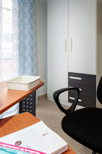 Room in Carrer Ab el Hamet, Alacant with 4 bedrooms - Gallery - 4