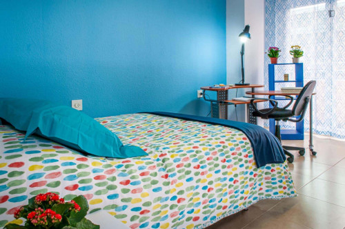 Room in Carrer Ab el Hamet, Alacant with 4 bedrooms - Gallery - 2