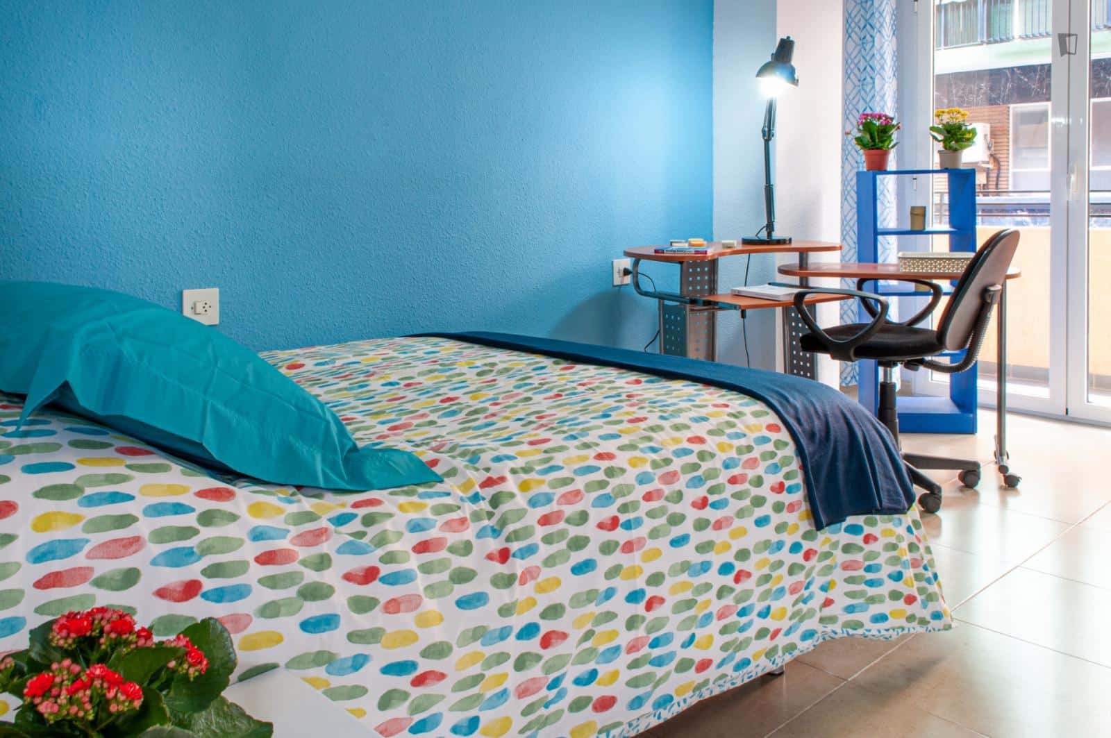 Room In Carrer Ab El Hamet, Alacant With 4 Bedrooms - 1