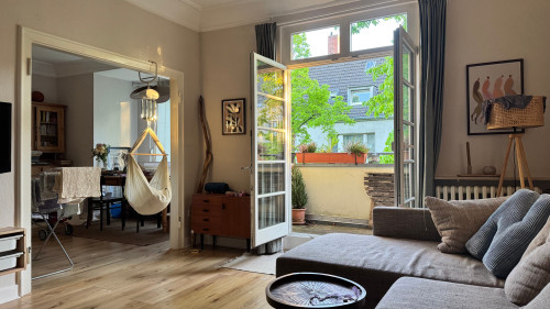 Bright, fully equipped 3.5-room apartment with 2 balconies in Cologne-Sülz