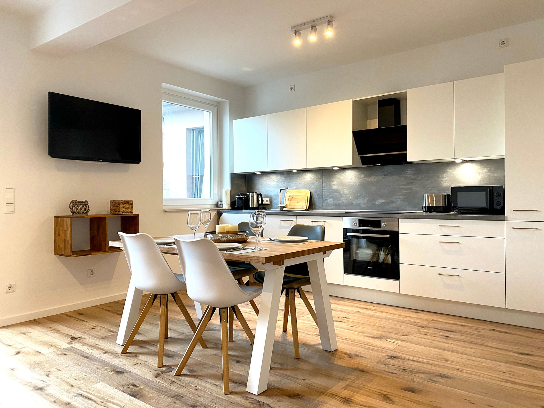 Wonderful, Bright Apartment In The Middle Of Düsseldorf With A Balcony And Its Own Large Roof Terrac - 24