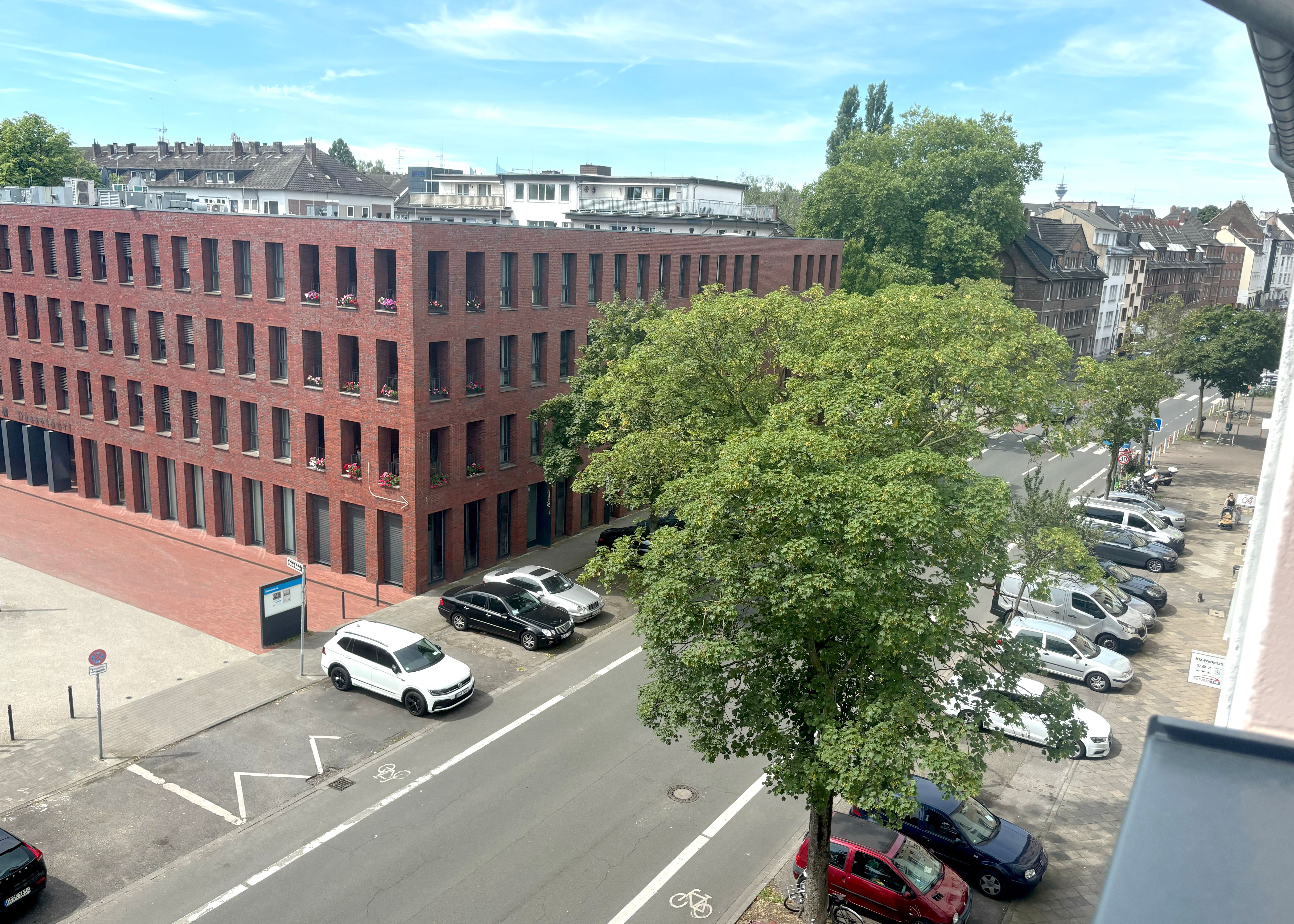 Wonderful, Bright Apartment In The Middle Of Düsseldorf With A Balcony And Its Own Large Roof Terrac - 3