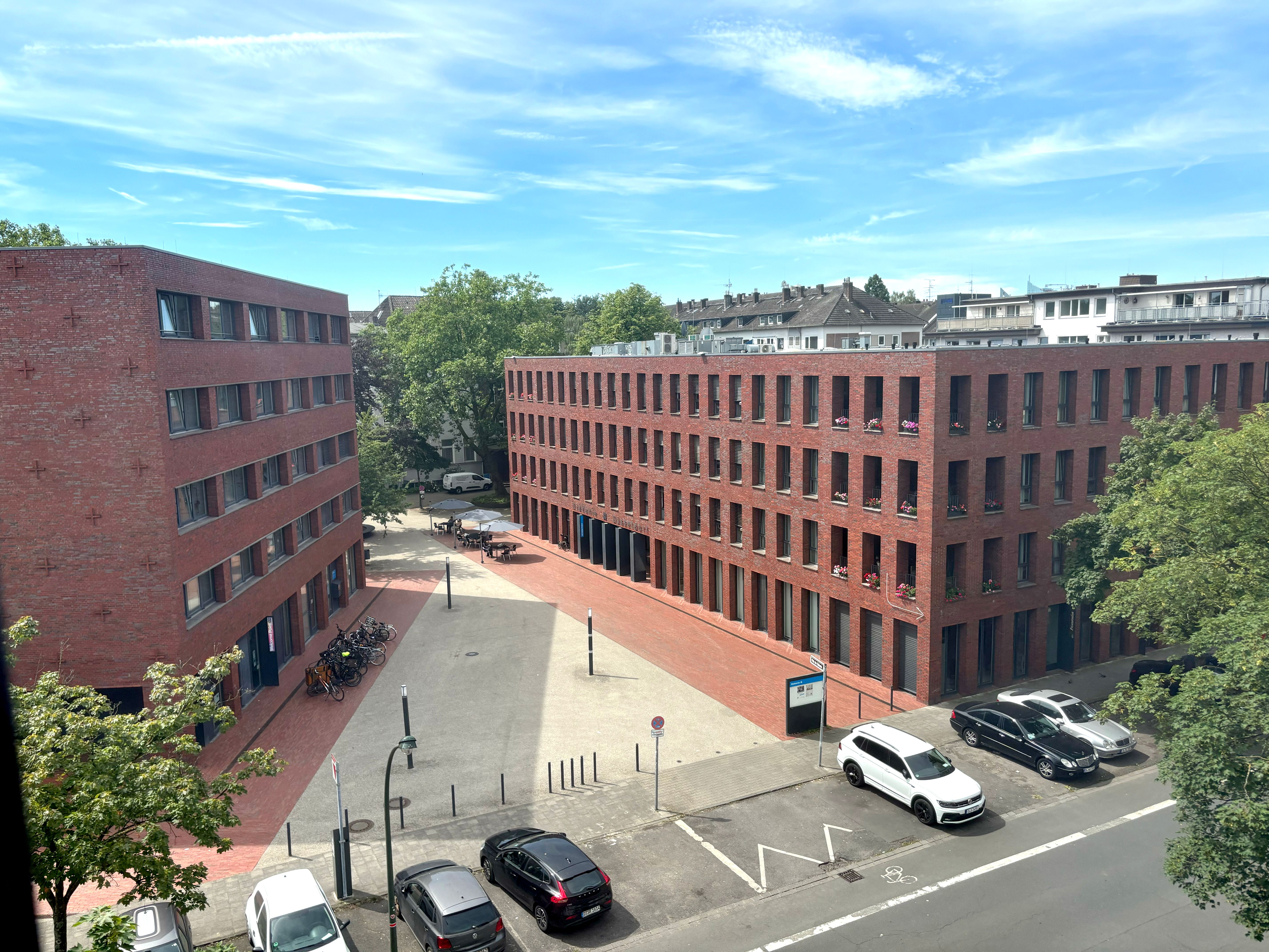 Wonderful, Bright Apartment In The Middle Of Düsseldorf With A Balcony And Its Own Large Roof Terrac - 4