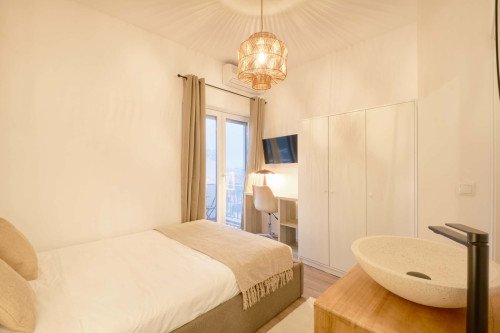 Studio in a 9-Bedroom Apartment in Rua Marquês da Fronteira, Lisbon - Room 6 - Gallery - 2