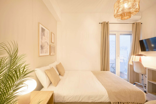 Studio in a 9-Bedroom Apartment in Rua Marquês da Fronteira, Lisbon - Room 6 - Gallery - 7