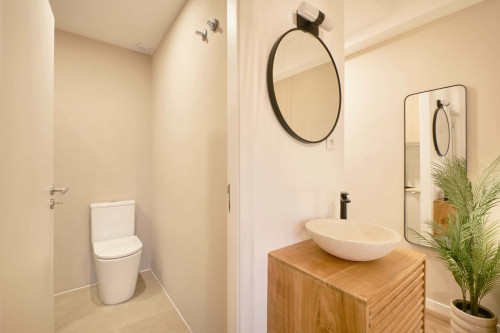 Studio in a 9-Bedroom Apartment in Rua Marquês da Fronteira, Lisbon - Room 6 - Gallery - 4