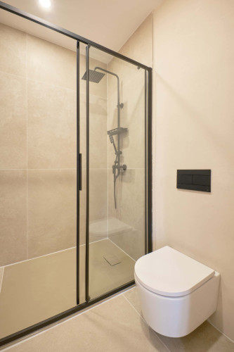 Studio in a 9-Bedroom Apartment in Rua Marquês da Fronteira, Lisbon - Room 7 - Gallery - 11