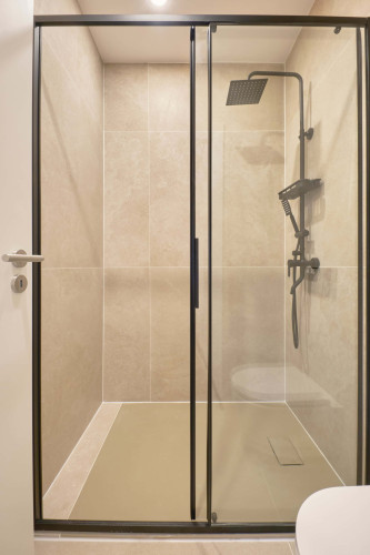 Studio in a 9-Bedroom Apartment in Rua Marquês da Fronteira, Lisbon - Room 7 - Gallery - 8