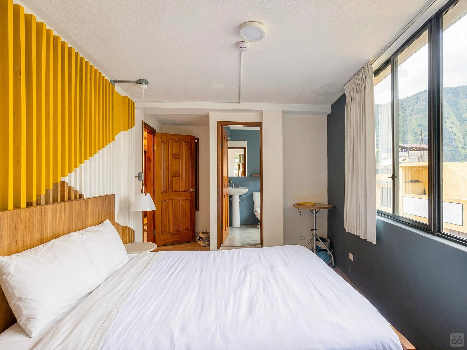 Private Room I - Vibrant Renovated Building w/ Rooftop Terrace + Coworking Apartment - Gallery - 1