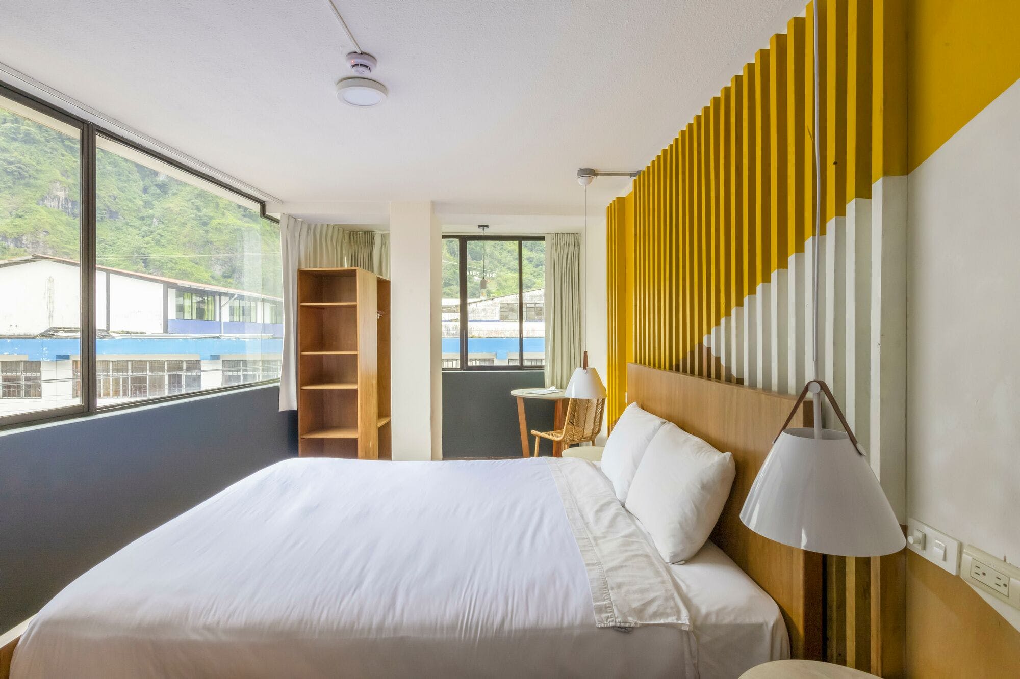 Private Room I - Vibrant Renovated Building w/ Rooftop Terrace + Coworking Apartment - Gallery - 18