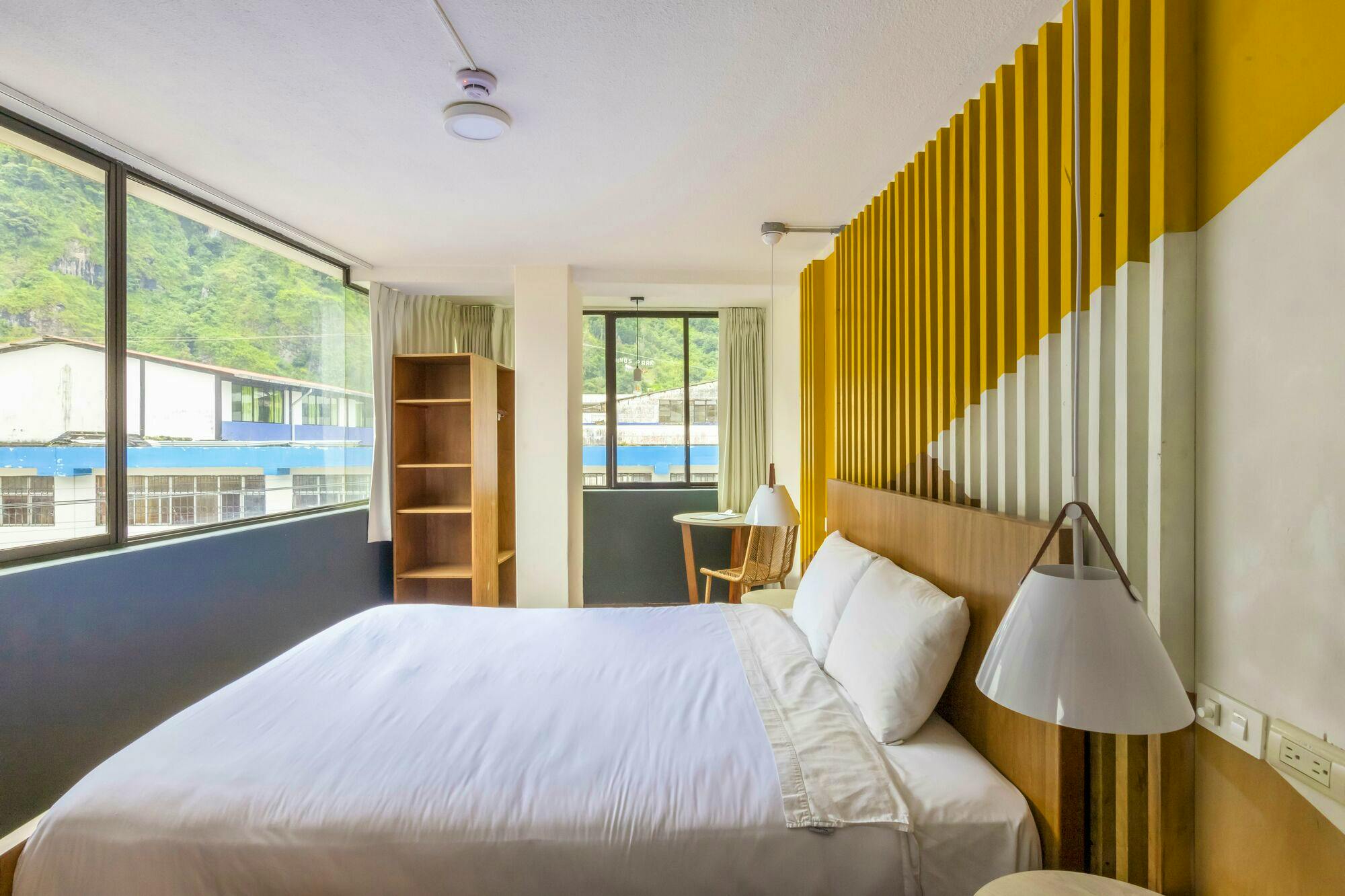 Private Room I - Vibrant Renovated Building w/ Rooftop Terrace + Coworking Apartment - Gallery - 2