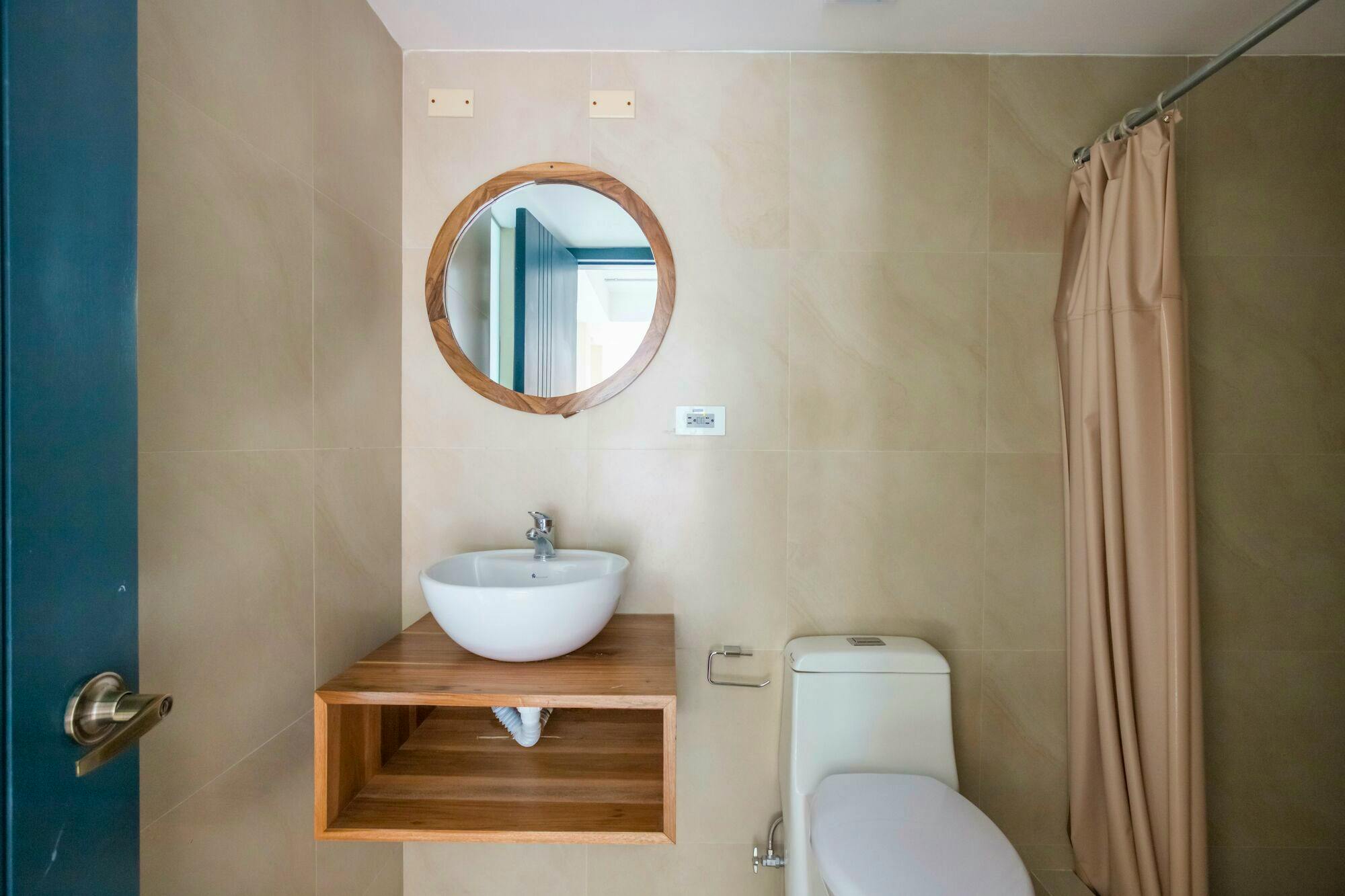Private Room II - Vibrant Renovated Building w/ Rooftop Terrace + Coworking Apartment - Gallery - 4