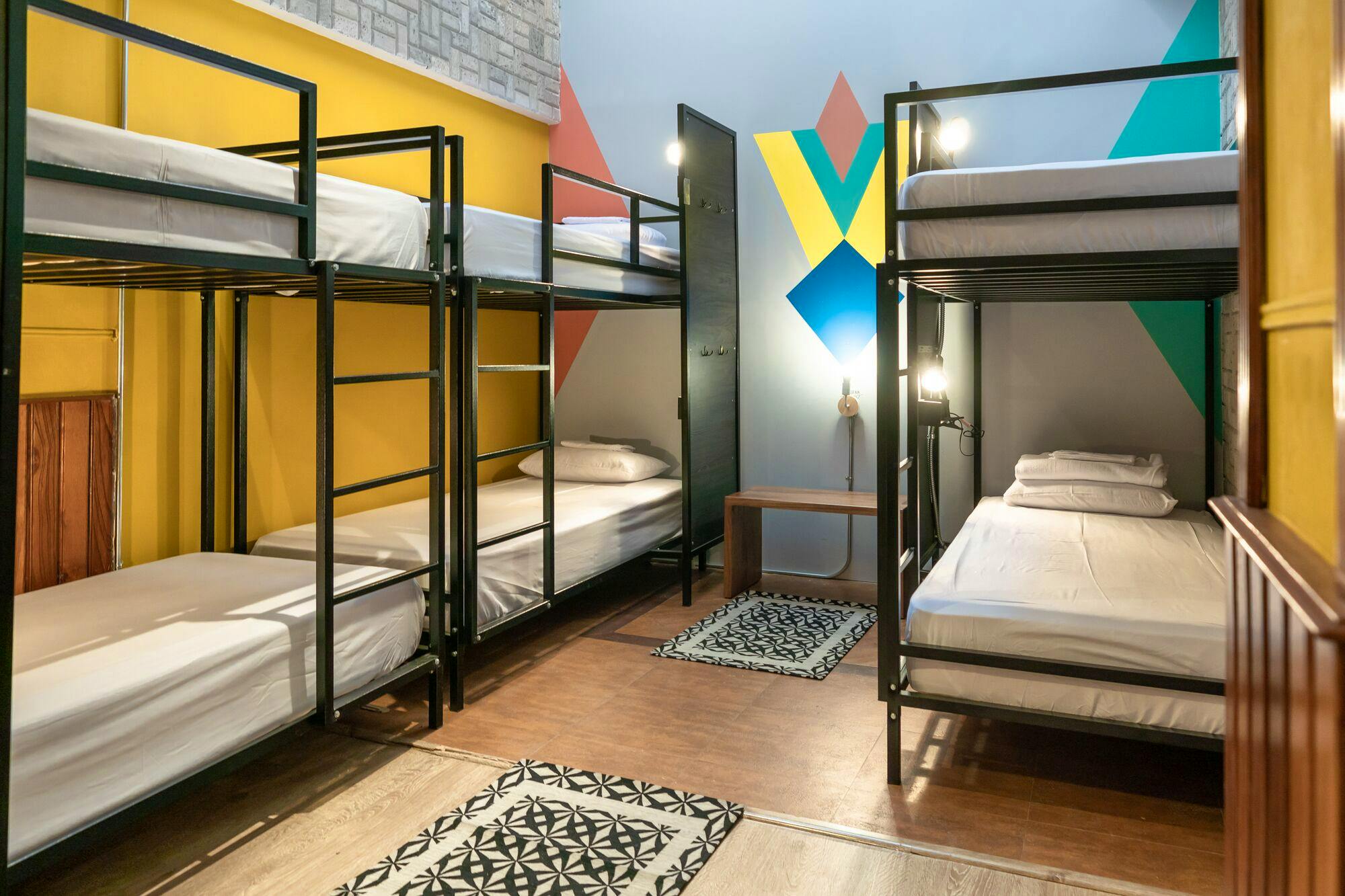 Bed In A 4-Bed Mixed Gender Room - Vibrant Renovated Building w/ Rooftop Terrace + Coworking Apartment - Gallery - 8