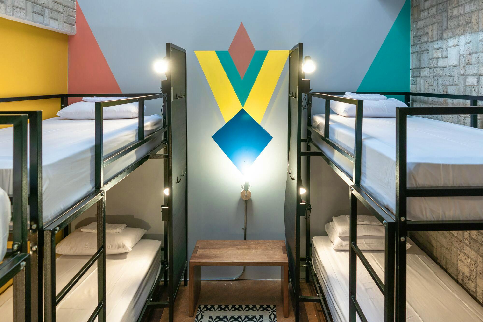 Bed In A 4-Bed Mixed Gender Room - Vibrant Renovated Building w/ Rooftop Terrace + Coworking Apartment - Gallery - 7