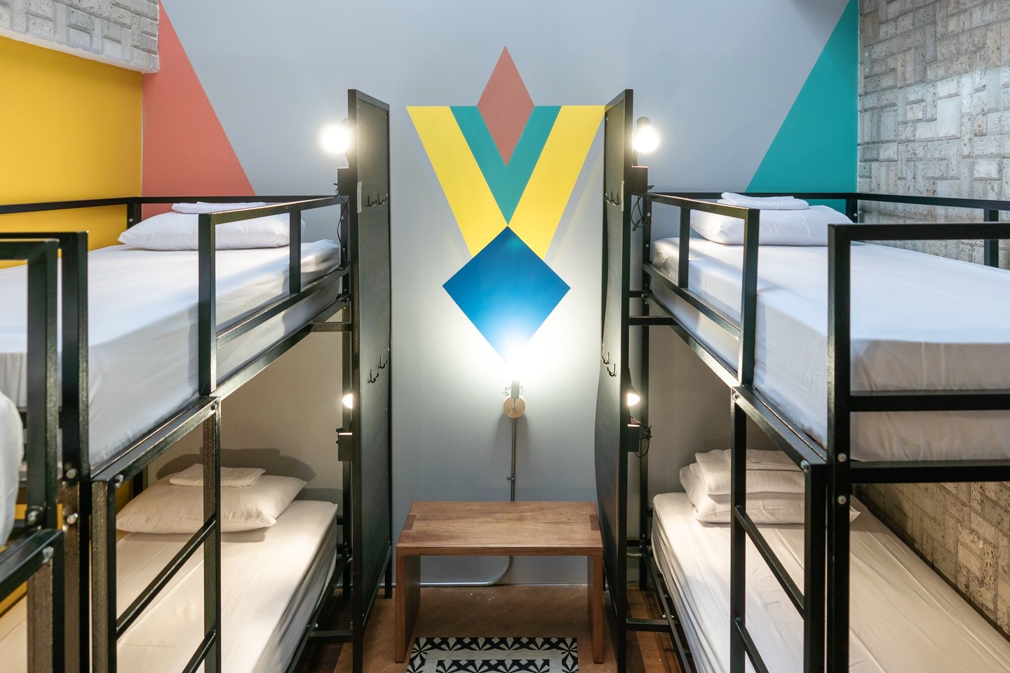 Bed In A 4-Bed Mixed Gender Room - Vibrant Renovated Building w/ Rooftop Terrace + Coworking Apartment - Gallery - 13
