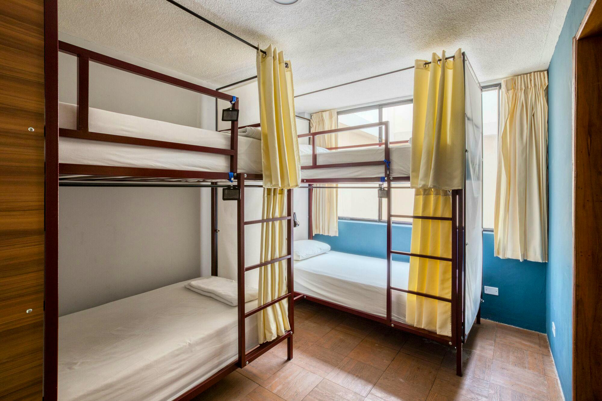 Bed In A 4-Bed Mixed Gender Room - Vibrant Renovated Building w/ Rooftop Terrace + Coworking Apartment - Gallery - 9