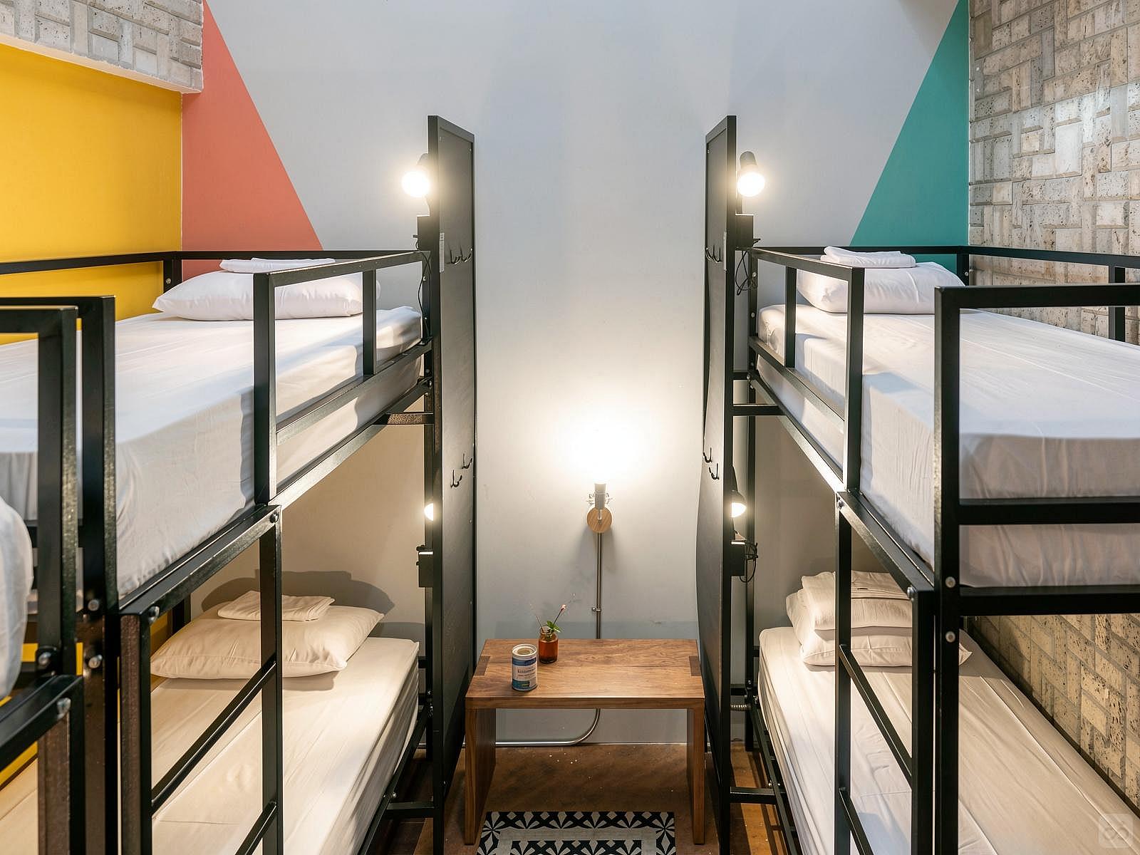 Bed In A 4-Bed Mixed Gender Room - Vibrant Renovated Building w/ Rooftop Terrace + Coworking Apartment - Gallery - 16