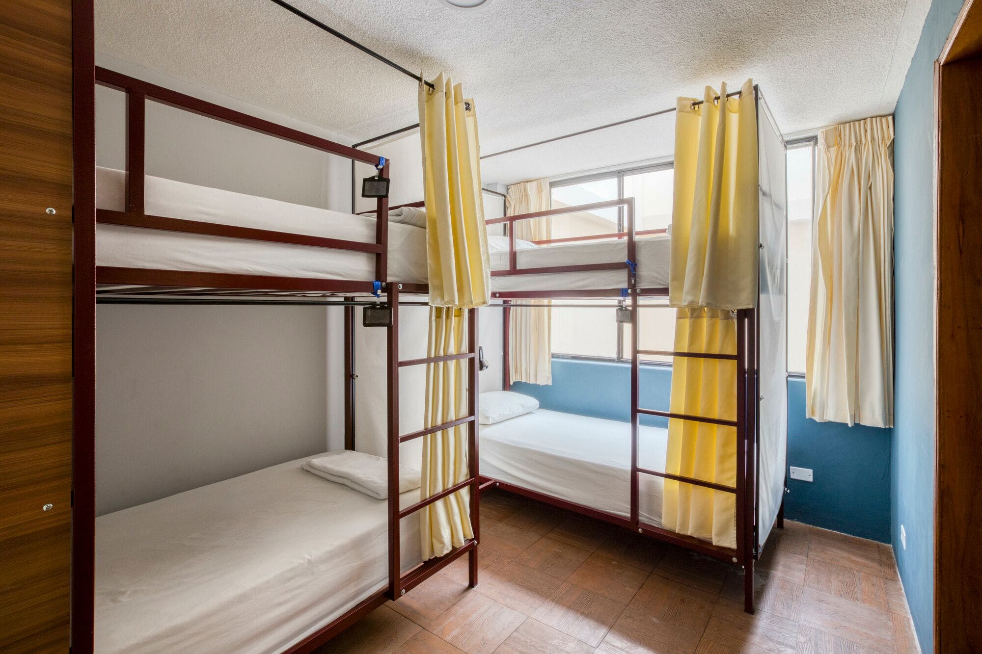 Bed In A 4-Bed Mixed Gender Room - Vibrant Renovated Building w/ Rooftop Terrace + Coworking Apartment - Gallery - 6